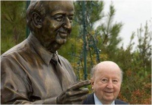 George P. Mitchell poses with his statue in the Woodlands (photo credit: AP).