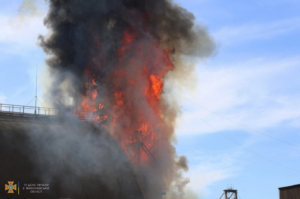 image of a Ukrainian grainary on fire